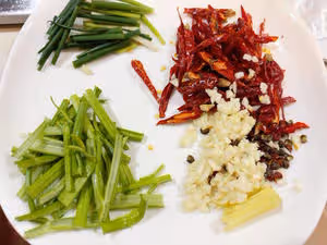沒有一節藕能活著走出湖北——湖北名菜麻辣鮮香的【干煸藕絲】【家常菜系列10】