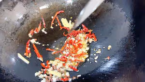 沒有一節藕能活著走出湖北——湖北名菜麻辣鮮香的【干煸藕絲】【家常菜系列10】