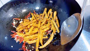 沒有一節藕能活著走出湖北——湖北名菜麻辣鮮香的【干煸藕絲】【家常菜系列10】