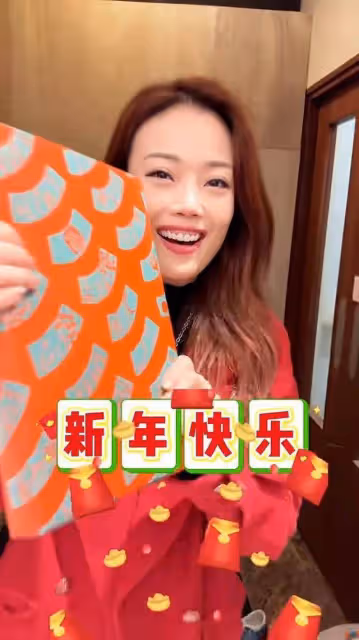 「最美經紀人」霍汶希豪宅曝光,旗下藝人相約團拜,關智斌成團寵