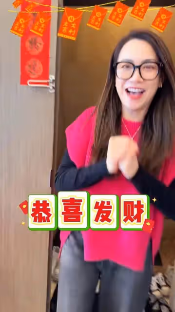 「最美經紀人」霍汶希豪宅曝光,旗下藝人相約團拜,關智斌成團寵