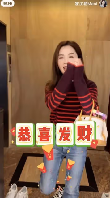 「最美經紀人」霍汶希豪宅曝光,旗下藝人相約團拜,關智斌成團寵
