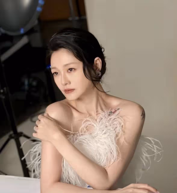大S徐熙媛離世,曾多次因癲癇住院,前婆婆公司號繼續直播被質疑