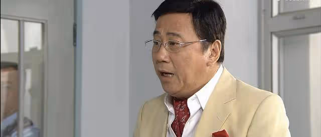TVB視帝一家返港過新年!78歲仍老當益壯,約圈中好友爬山敘舊