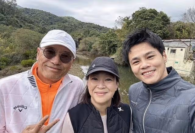 TVB視帝一家返港過新年!78歲仍老當益壯,約圈中好友爬山敘舊