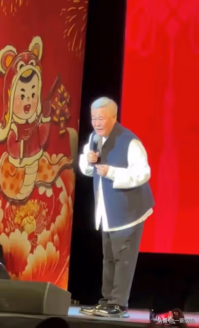 趙本山帶徒弟到國外演出,小瀋陽沒去,台下爆滿,清一色中國面孔