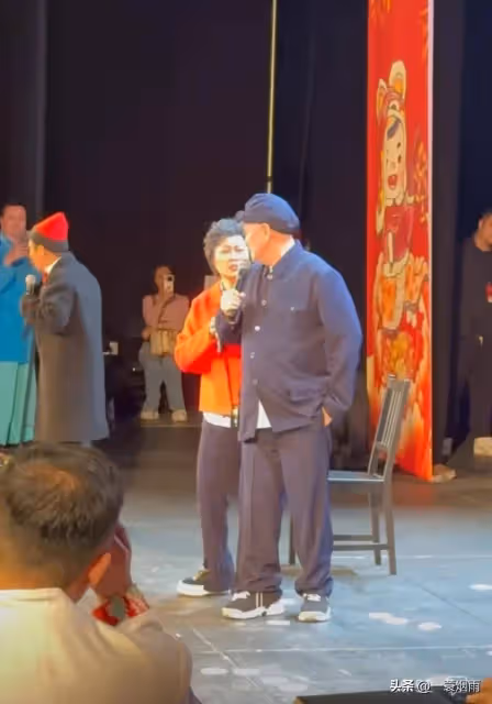 趙本山帶徒弟到國外演出，小瀋陽沒去，台下爆滿，清一色中國面孔