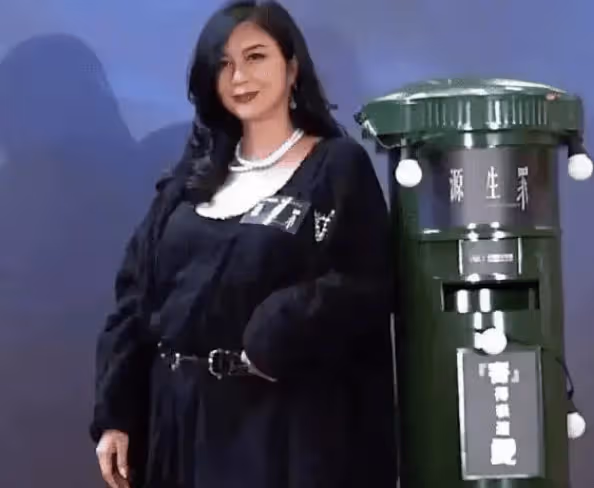 她被成龍稱為頂級美人,61歲高齡,220斤體重,仍美到勾人心魄