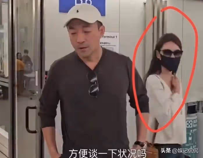 汪小菲戴白帽子抵達台北!眼睛哭腫,小梅靠邊站,張蘭發文太淚目