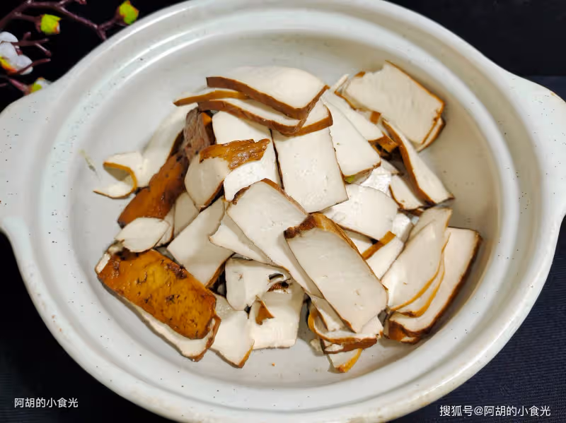 過年後不吃肉就吃它，好做更好吃！熱乎乎地來一鍋，滿口軟嫩好味、特下飯，停不下來的好菜