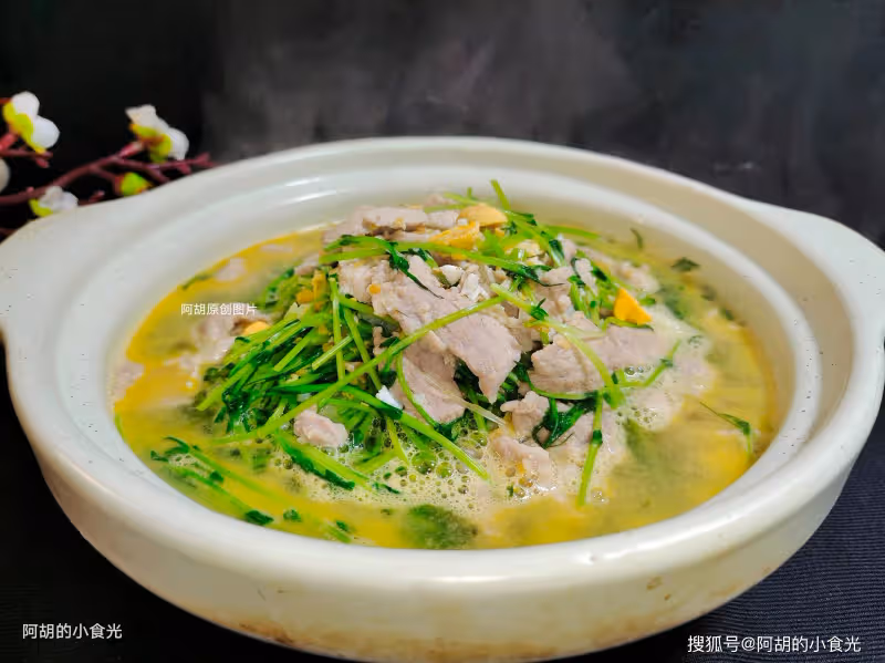 入春後不懂吃這菜就虧了,燙一燙就上桌,清腸刮油、滿口鮮嫩好味道,上桌就被吃個精光