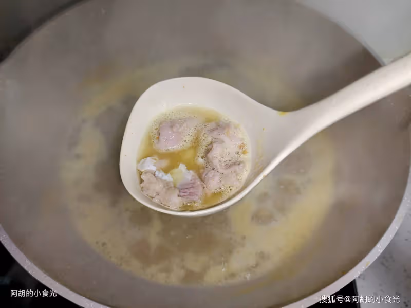 入春後不懂吃這菜就虧了,燙一燙就上桌,清腸刮油、滿口鮮嫩好味道,上桌就被吃個精光