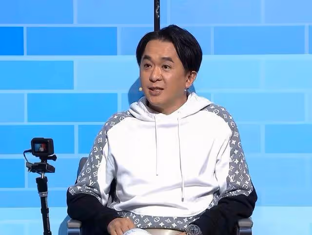 吃瓜!香港男星曝某女星同時交往六位富豪,網友扒出疑TVB老戲骨
