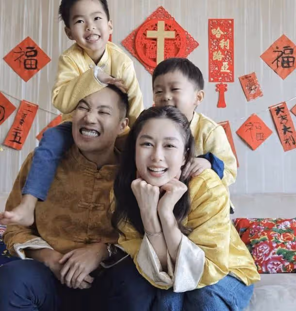 TVB前花旦新年曬一家四口合照!40歲仍少女味十足,去年宣布復出