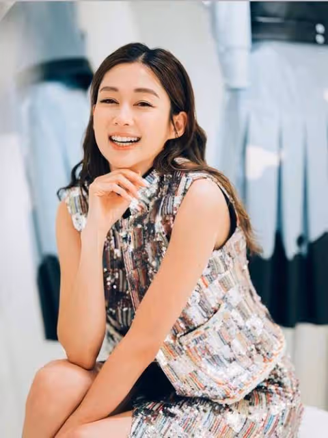 TVB前花旦新年曬一家四口合照!40歲仍少女味十足,去年宣布復出