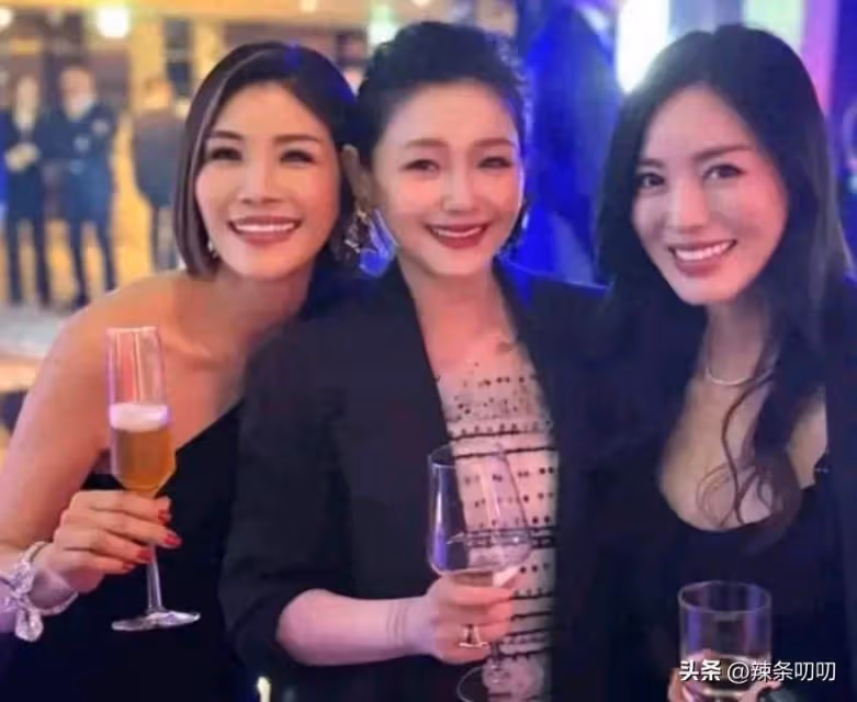大S離世時,媽媽老公兒女陪伴最後時刻,汪小菲露面哭紅了眼