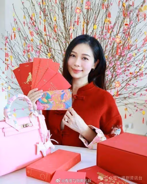 前TVB女星突然宣布三仔出世!老公與兩女從未曝光極低調