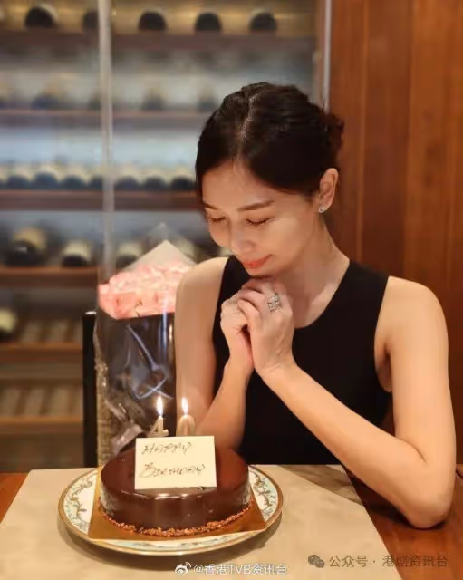 前TVB女星突然宣布三仔出世!老公與兩女從未曝光極低調