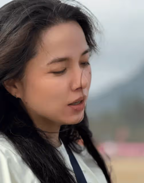 靳東老婆真是漂亮,大方曬白髮照毫無年齡焦慮,他們太有夫妻相了!