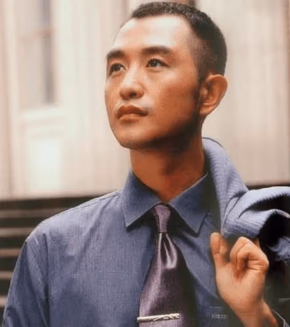 他34歲離奇去世,一生只愛過章子怡!如今妹妹定居美國,父母的堅持令人淚目
