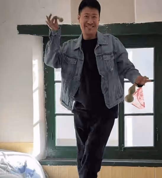 她不懼家暴流言,嫁給大13歲的二婚男,六年生三孩,如今過的怎麼樣了?