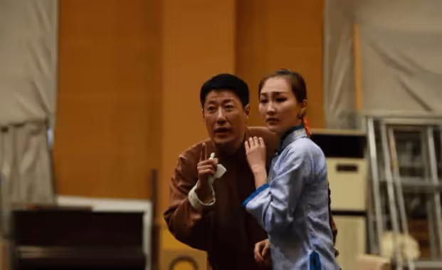 她不懼家暴流言,嫁給大13歲的二婚男,六年生三孩,如今過的怎麼樣了?