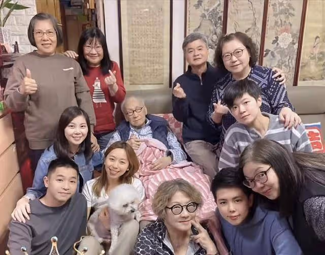 突傳死訊!香港知名老戲骨在睡夢中離世,去年100歲生日四代同堂
