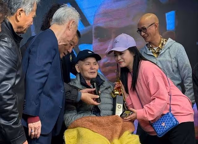 香港知名男星中風半身不遂,常年獨居養老院,罕見現身聲音虛弱