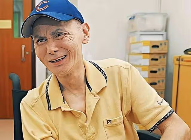 香港知名男星中風半身不遂,常年獨居養老院,罕見現身聲音虛弱