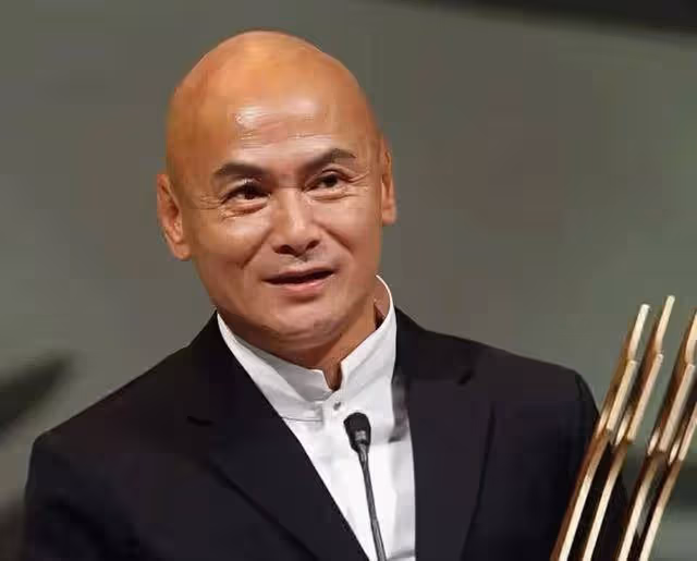香港知名男星中風半身不遂,常年獨居養老院,罕見現身聲音虛弱