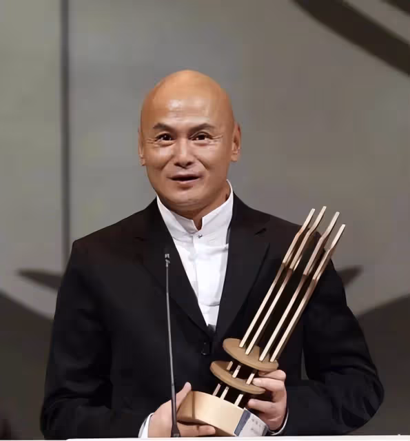 功夫巨星劉家輝罕見露面!中風後被妻爭產,幸得樊亦敏仗義相助,晚景令人唏噓