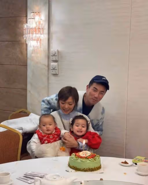 三年抱倆!TVB小生嬌妻慶生照曝光,娘家實力不俗,難怪活成公主