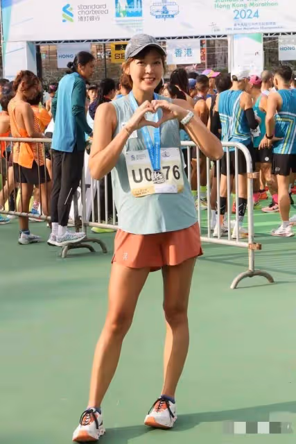 三年抱倆!TVB小生嬌妻慶生照曝光,娘家實力不俗,難怪活成公主
