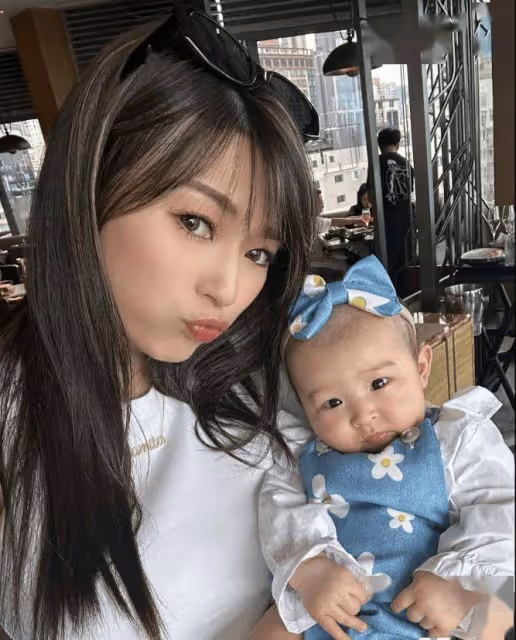 TVB前女星連詩雅母女高燒一周,半歲女兒燒至40度:我嚇到不停喊