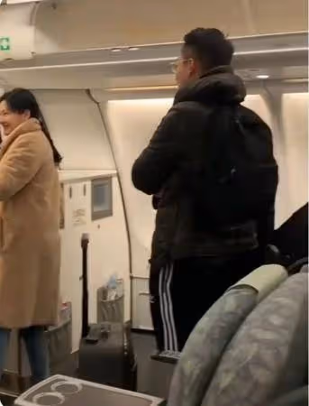 大S搭機合照粉絲「最後身影」瘋傳！他站旁邊入鏡了 真相曝光