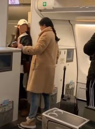 大S搭機合照粉絲「最後身影」瘋傳！他站旁邊入鏡了 真相曝光
