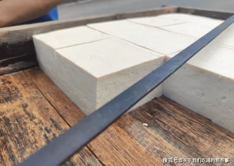 買豆腐時,請牢記這「4不買」,超市老闆:我從不給自家人吃!