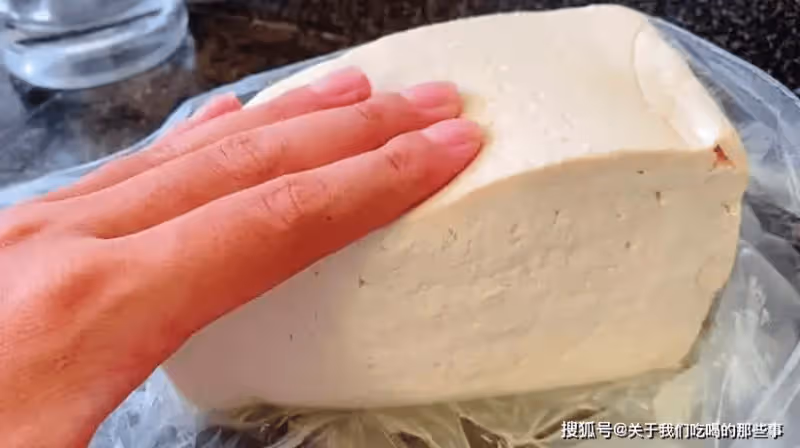 買豆腐時,請牢記這「4不買」,超市老闆:我從不給自家人吃!