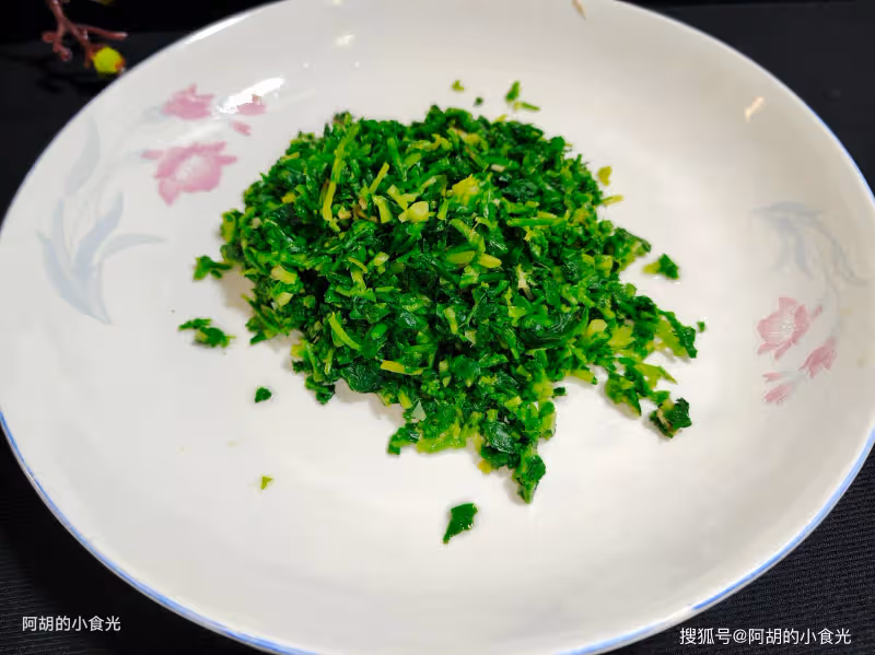 春天必吃的神仙菜,竟還是春季第一鮮!三種食材炒一盤,一盤鮮到底、特清爽,每一口都是滿足