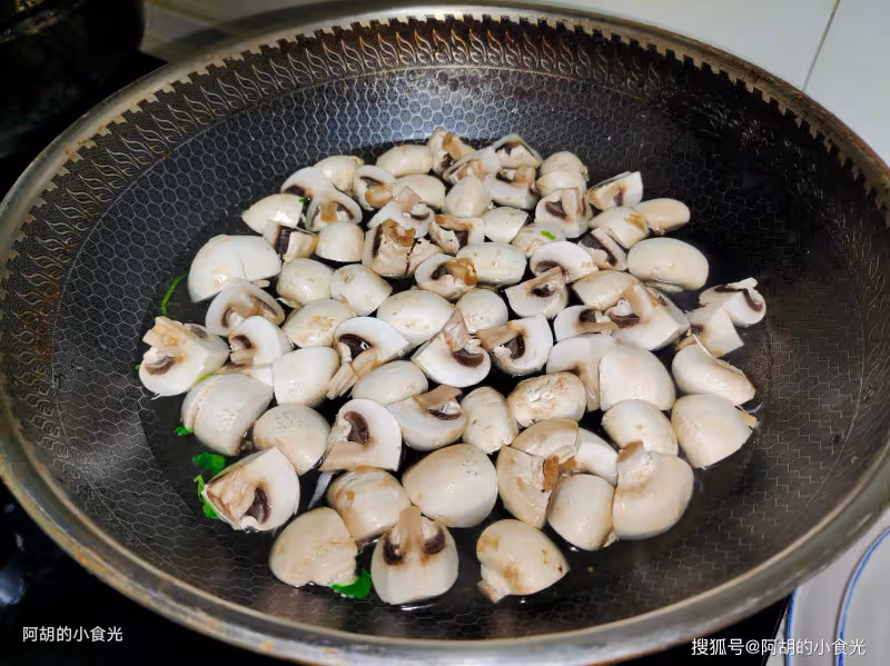 春天必吃的神仙菜,竟還是春季第一鮮!三種食材炒一盤,一盤鮮到底、特清爽,每一口都是滿足