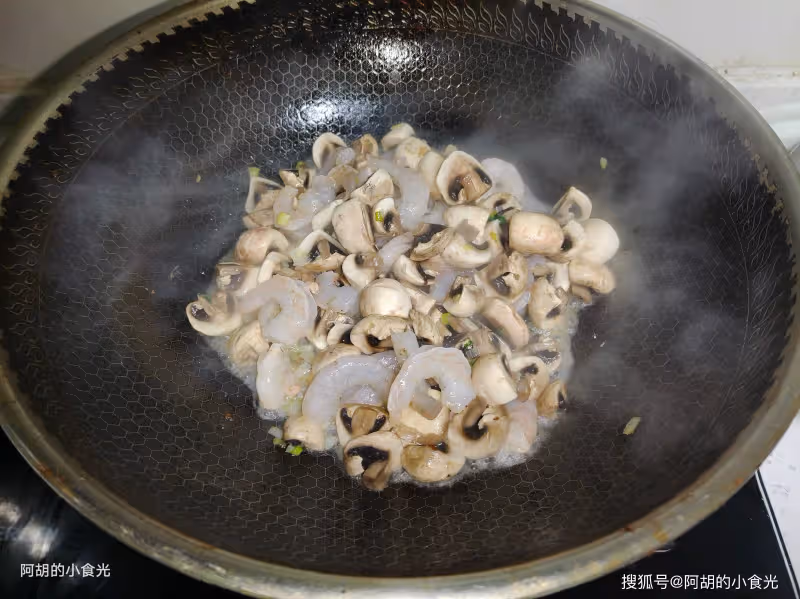 春天必吃的神仙菜,竟還是春季第一鮮!三種食材炒一盤,一盤鮮到底、特清爽,每一口都是滿足