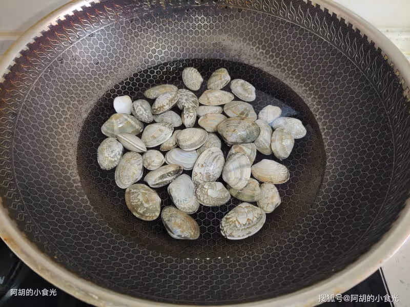 太喜歡這個燉菜了，三種食材一鍋出，熱熱乎乎、滿口都是鮮嫩，上桌就被一掃而光