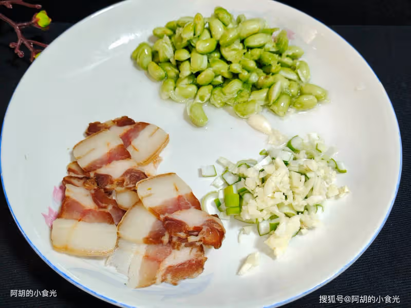 太喜歡這個燉菜了，三種食材一鍋出，熱熱乎乎、滿口都是鮮嫩，上桌就被一掃而光