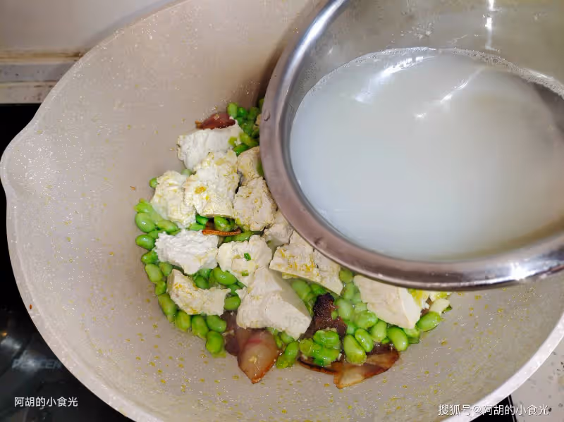 太喜歡這個燉菜了，三種食材一鍋出，熱熱乎乎、滿口都是鮮嫩，上桌就被一掃而光