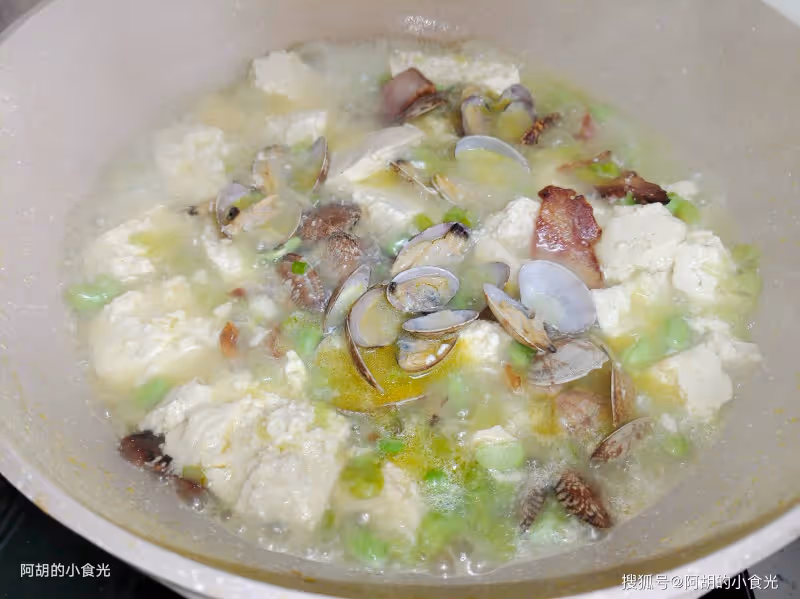 太喜歡這個燉菜了，三種食材一鍋出，熱熱乎乎、滿口都是鮮嫩，上桌就被一掃而光