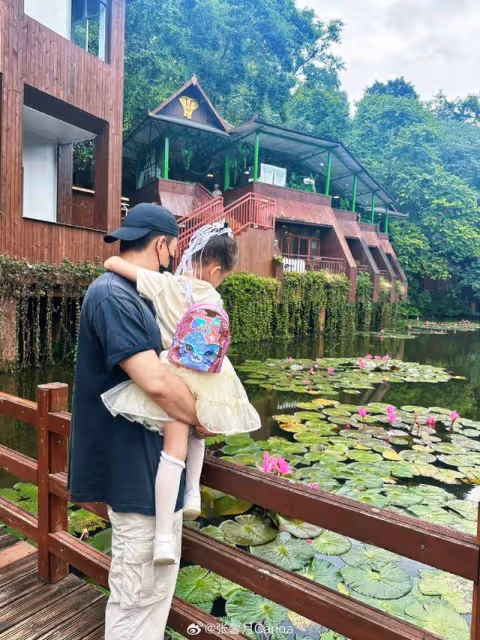 TVB前當家小生近況曝光!陪妻子回江蘇老家過年,自曝繼續追二胎