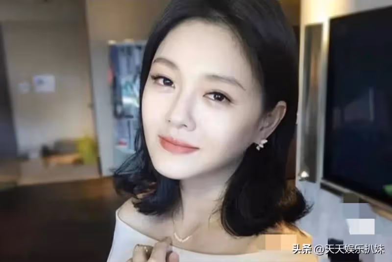 大S骨灰已包機運回，具俊曄現身，小玥兒和小菻菻接媽媽回家