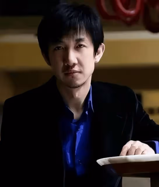 梅婷為他傾家蕩產,李小冉為他墮胎2次,最後他娶了小15歲嬌妻