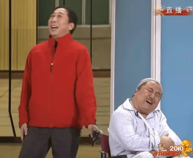 他和馮鞏合作春晚爆紅,後卻成百萬詐騙犯,被判入獄如今仍在服刑