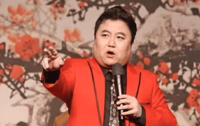 他和馮鞏合作春晚爆紅,後卻成百萬詐騙犯,被判入獄如今仍在服刑